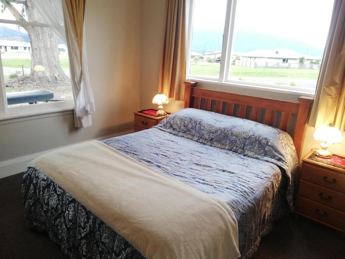 Te Anau Lodge Екстер'єр фото